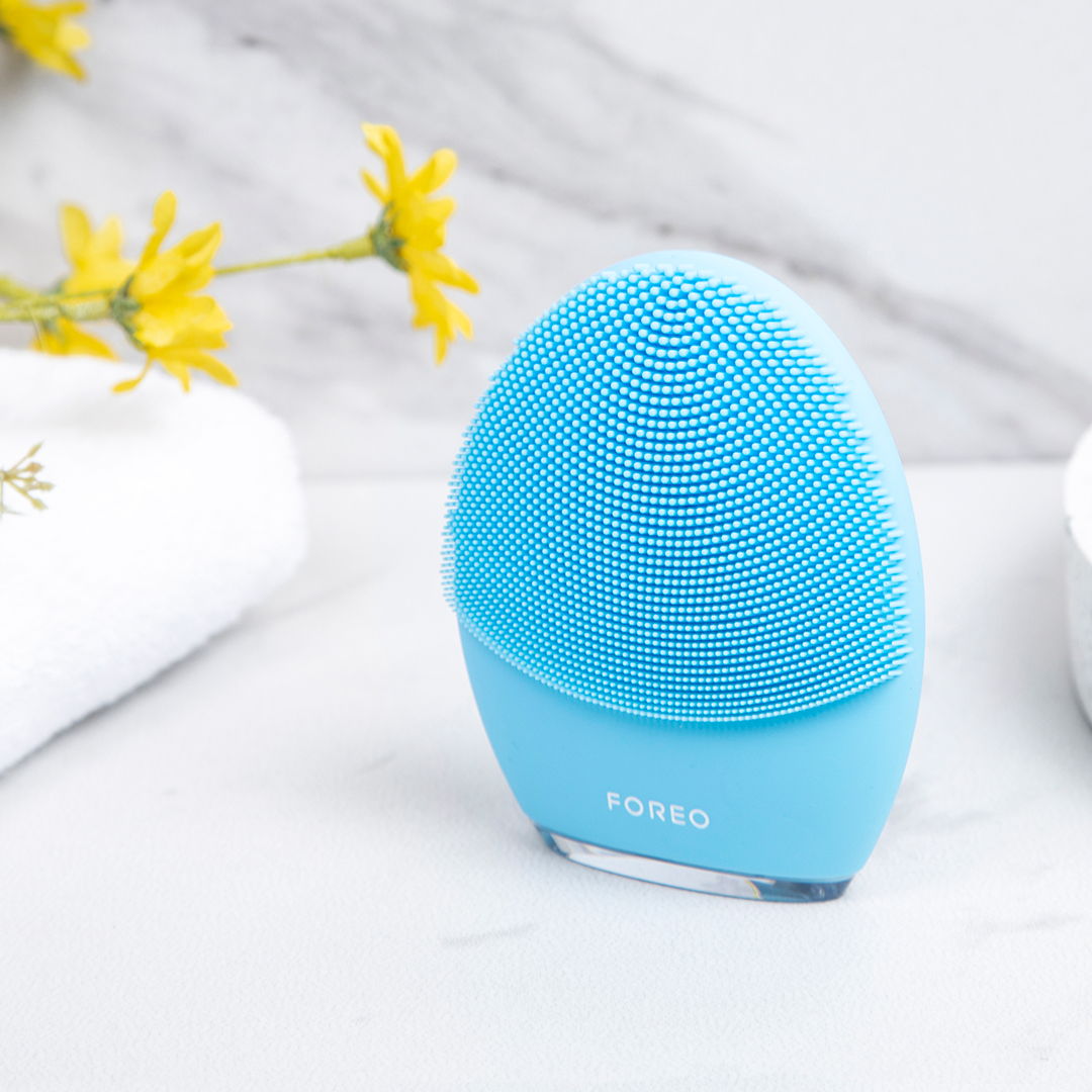 FOREO LUNA 3 Smart Facial Cleansing & Firming Massager (Blue) – Combination Skin